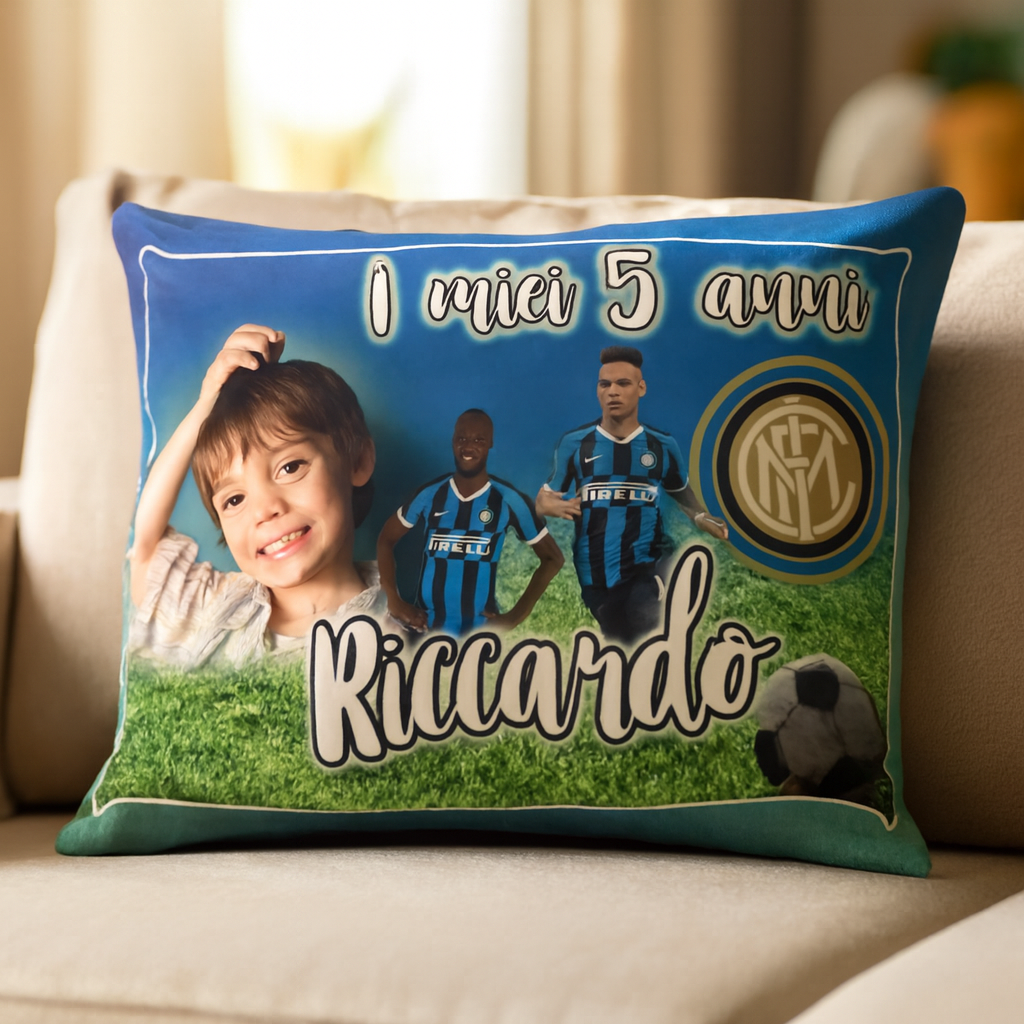 GLOBAL STRISCIONE FONDALE COMPLEANNO - Calcio Inter - STRISCIONE PERSONALIZZATO IN CARTA O IN BANNER PVC ANCHE DA ESTERNO GARANZIA 5 ANNI - 01 ambientata
