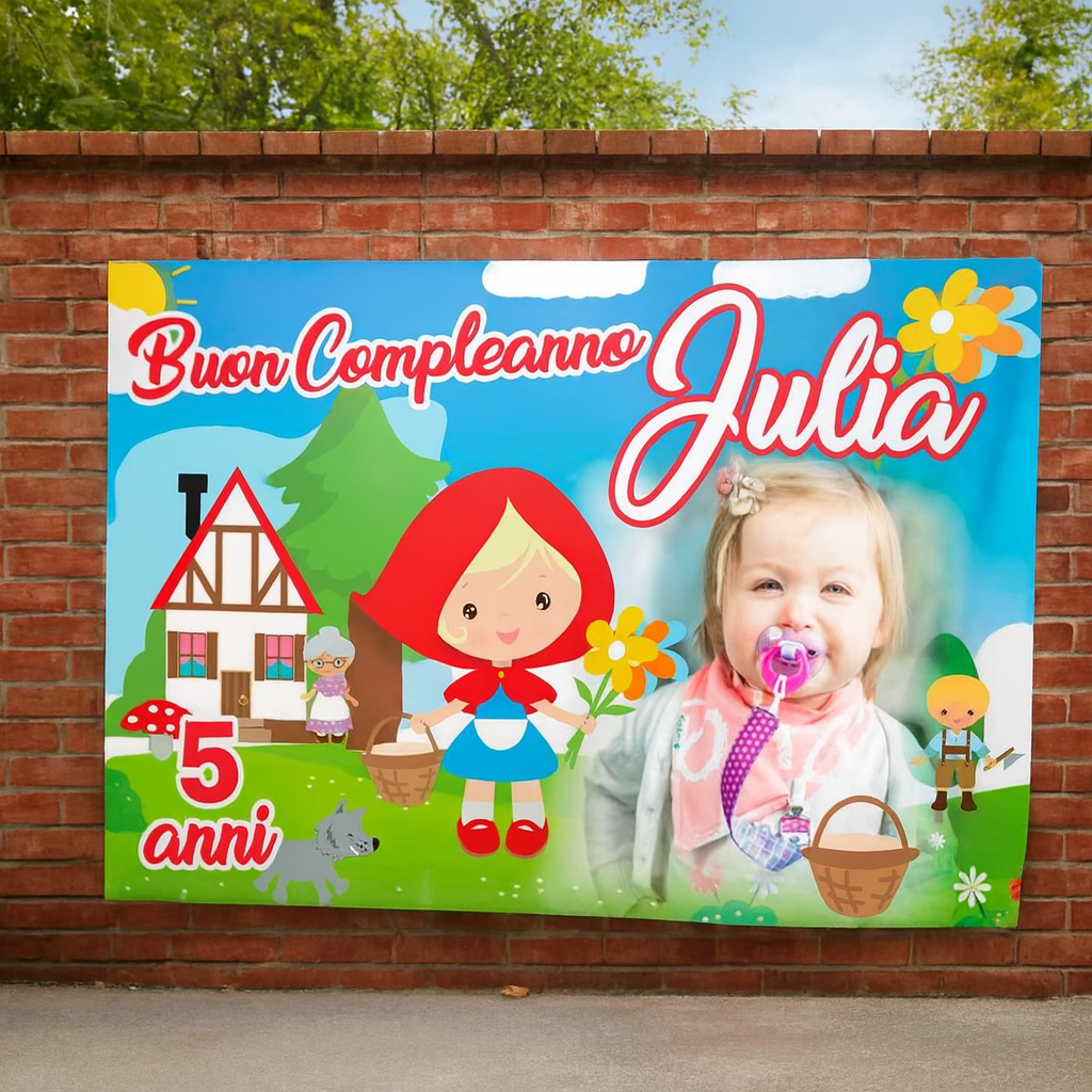 GLOBAL STRISCIONE FONDALE COMPLEANNO - Cappuccetto Rosso - STRISCIONE PERSONALIZZATO IN CARTA O IN BANNER PVC ANCHE DA ESTERNO GARANZIA 5 ANNI - 01 ambientata