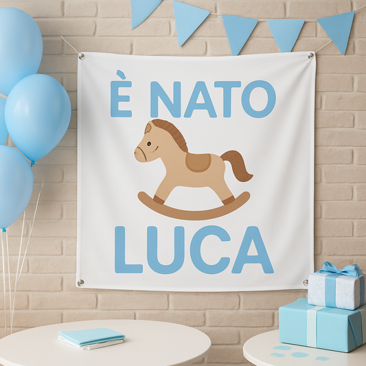 BANNER STRISCIONE NASCITA - Cavalluccio a dondolo - CON IL TUO NOME bimbo neonato - 01 ambientata