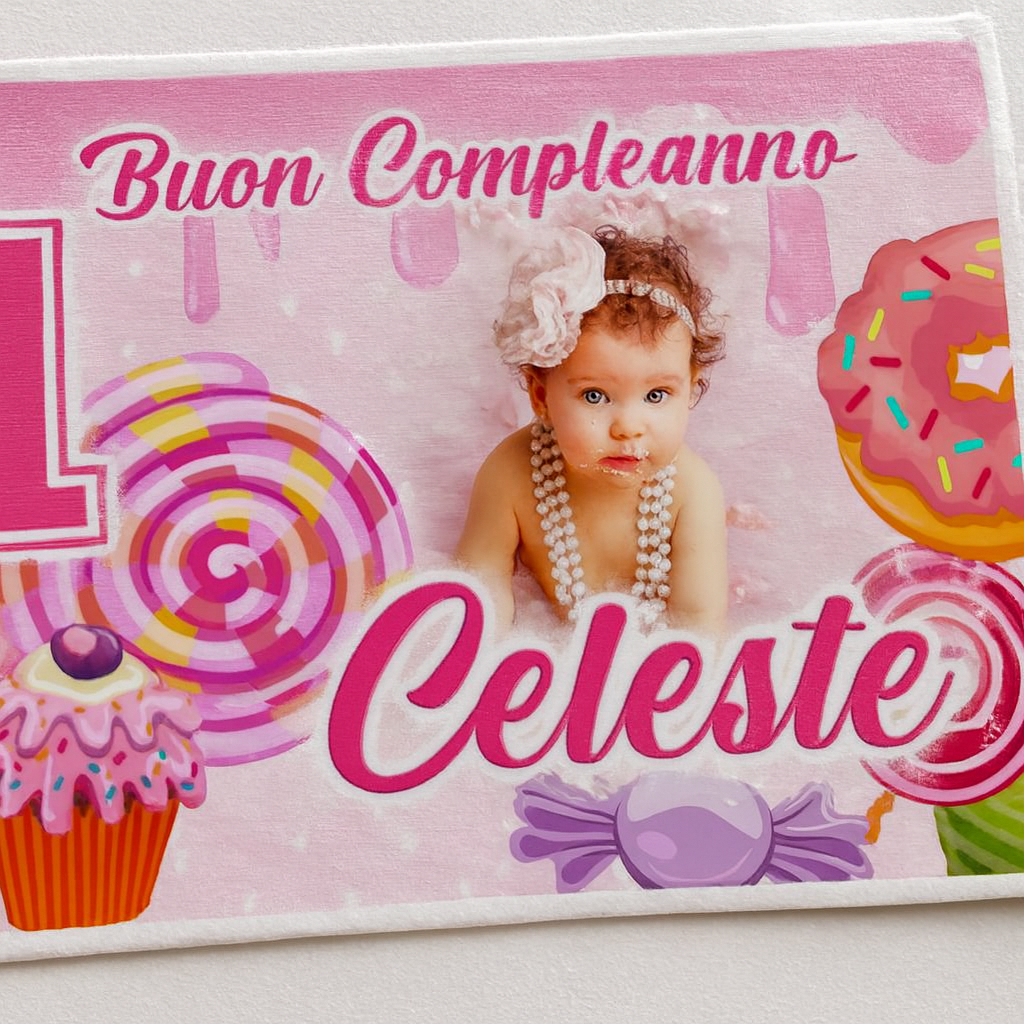 GLOBAL STRISCIONE FONDALE COMPLEANNO - Candy Caramelle - STRISCIONE PERSONALIZZATO IN CARTA O IN BANNER PVC ANCHE DA ESTERNO GARANZIA 5 ANNI - 02 dettaglio personalizzazione