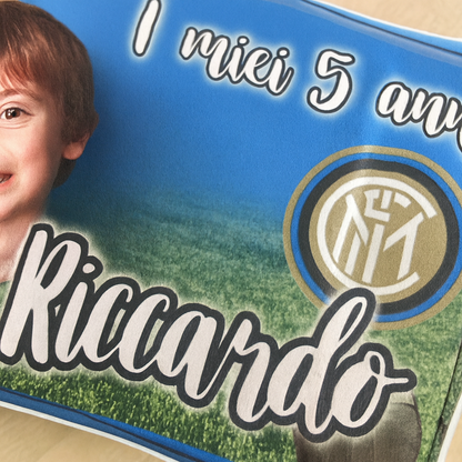 GLOBAL STRISCIONE FONDALE COMPLEANNO - Calcio Inter - STRISCIONE PERSONALIZZATO IN CARTA O IN BANNER PVC ANCHE DA ESTERNO GARANZIA 5 ANNI - 02 dettaglio personalizzazione