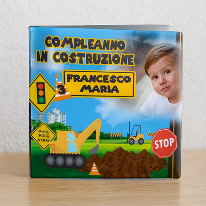 GLOBAL STRISCIONE FONDALE COMPLEANNO - Cantiere Trattore - STRISCIONE PERSONALIZZATO IN CARTA O IN BANNER PVC ANCHE DA ESTERNO GARANZIA 5 ANNI - 03 materiali
