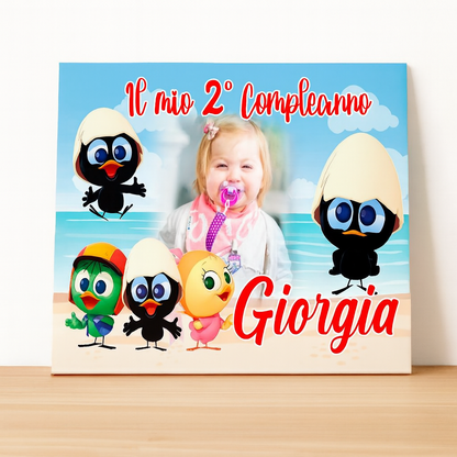 GLOBAL STRISCIONE FONDALE COMPLEANNO - Calimero - STRISCIONE PERSONALIZZATO IN CARTA O IN BANNER PVC ANCHE DA ESTERNO GARANZIA 5 ANNI - 03 materiali