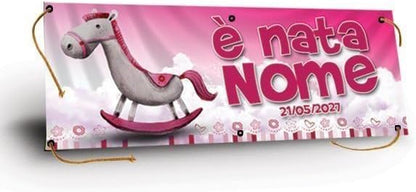 GLOBAL STRISCIONE FONDALE NASCITA - BAMBINA CON CAVALLINO - STRISCIONE PERSONALIZZATO IN CARTA O IN BANNER PVC ANCHE DA ESTERNO GARANZIA 5 ANNI