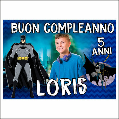 GLOBAL STRISCIONE FONDALE COMPLEANNO - Batman - STRISCIONE PERSONALIZZATO IN CARTA O IN BANNER PVC ANCHE DA ESTERNO GARANZIA 5 ANNI